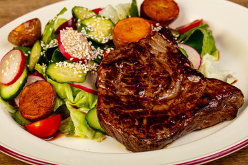 Beef steak salad