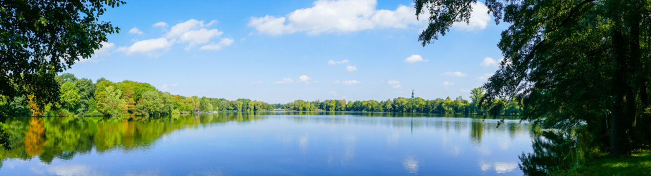 Panoramafoto Wasserspiegelung Schwanenteich Zwickau