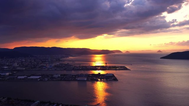 夕陽　香川の観光スポット屋島山上からの高松市街並みと瀬戸内海の眺め2018年9月撮影