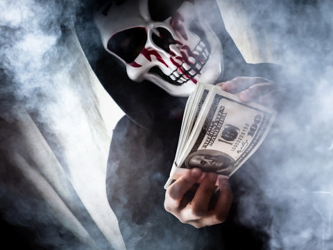 Screaming Show money pressing through as horror smoke .