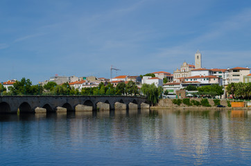 Vista de la ciudad de Mirandela. Distrito de Bragança. Tras-os-Montes. Portugal.	