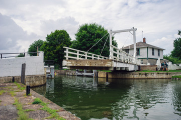 Moving the swing bridge