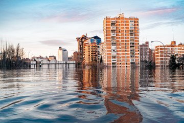 Hypothetical flood of water in Madrid due to the effects of glob