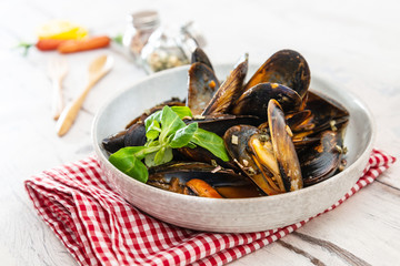 Mussel with white wine sauce on table