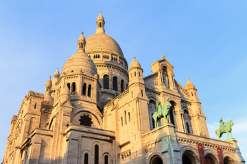 Fototapeta na wymiar Beautiful view of the Basilica Sacre-Coeur in Paris, France, in the afternoon 