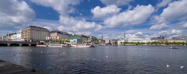 Jungfernstieg und Neuer Jungfernstieg Hamburg Panorama Sommer