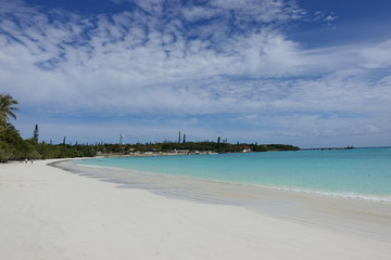 Fototapeta na wymiar 南の島の美しいビーチと空