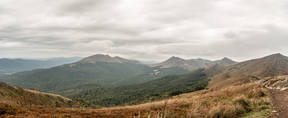 Obraz premium autumn Bieszczady mountains panorama from Rozsypaniec hill in Poland