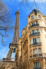 Fototapeta na wymiar Eiffel tower at the end of a street in Paris on a beautiful winter day