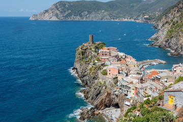 Naklejka premium Vernazza and the Ligurian Sea