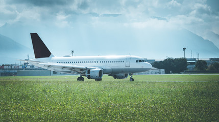 Flugzeug auf der Landebahn, Luftfahrt