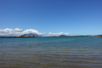青い海と空と遠浅のビーチ