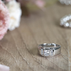 Obraz na płótnie Canvas wedding rings, Engagement rings,Wedding rings on background 
