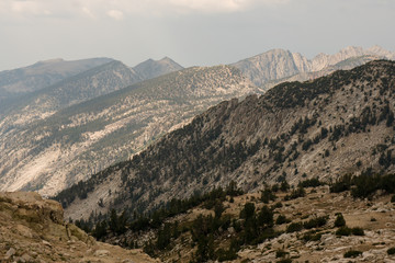 Obraz premium Wide granite valleys at sunset in California's Sierra Nevada along the John Muir Trail