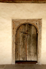 Alte Holztür in einem Kloster auf Zypern