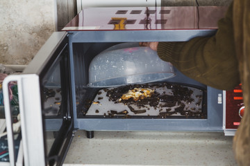 glass plate exploded in microwave oven