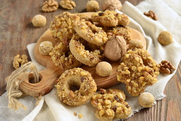 Whole wheat cookies with walnuts, homemade