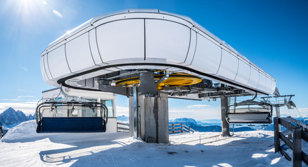 Alpine upper ski lift station