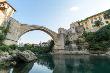 Cercles muraux Stari Most Stari Most à Mostar, Bosnie-Herzégovine, le vieux pont de Mostar avec la rivière émeraude Neretva.