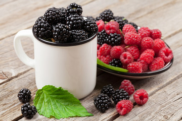 Cup of ripe blackberries and raspberries