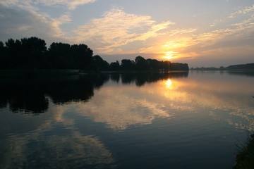 Sonnenaufgang über dem Werdersee in Bremen