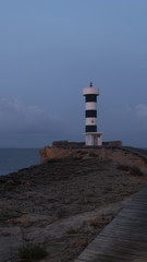 Fototapeta na wymiar Faro de mar al atardecer, amanecer y noche. horizontal y vertical
