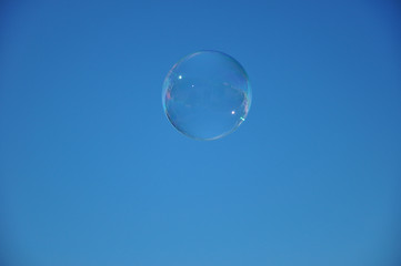 seifenblase am himmel