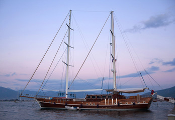 Fototapeta na wymiar Beautiful luxury yacht in the calm sea at sunset