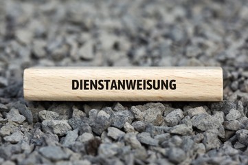 Neutrales Bild auf dem das Wort Dienstanweisung abgebildet ist. Abstrakte Illustration