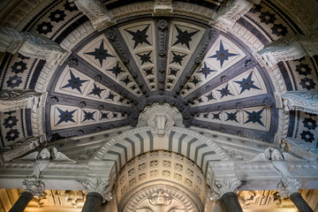 Intérieur de la Basilique Notre-Dame-de-Fourvière à Lyon