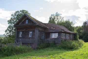 Fototapeta na wymiar The ramshackle russian wooden house