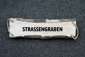 Neutrales Bild auf dem das Wort Straßengraben abgebildet ist. Abstrakte Illustration
