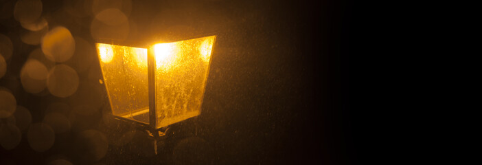 LANTERNE AVEC GIVRE ET FLOCONS DE NEIGE