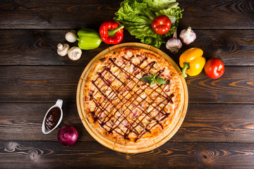 Pizza with onion, bacon and barbecue sauce