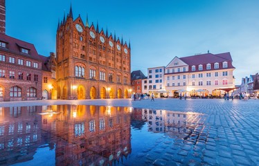 Historic town of Stralsund at twilight, Mecklenburg-Vorpommern, Germany - obrazy, fototapety, plakaty