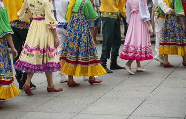 Fototapeta na wymiar Russian folk dance group