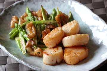 アスパラとホタテのバター炒め