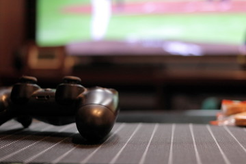ゲームのコントローラーとテレビ