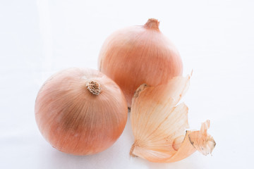 新鮮なタマネギと皮