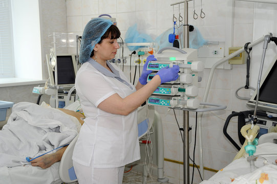Nurses of the intensive care unit work using a special tool and equipment.