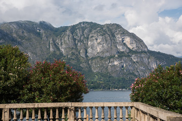 Obraz na płótnie Canvas view of lake Lago Di Como 