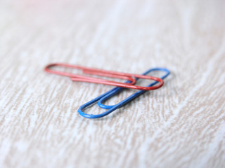 close up.blue and red paper clips on blurred background .photo w
