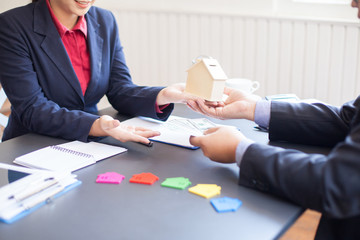 Signing and contract for buying and selling house