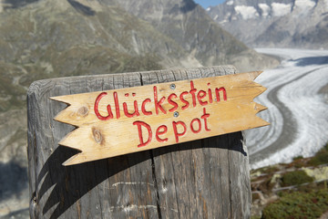 "Gl&uuml;cksstein-Depot" auf Moosfluh, Bettmeralp, Wallis, Schweiz