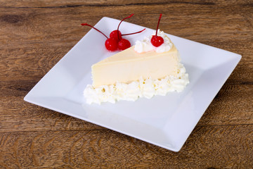 Cheesecake with cream