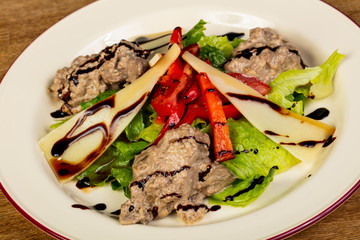 Warm salad with chicken liver