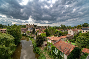 Naklejka premium Clisson village near a river in France