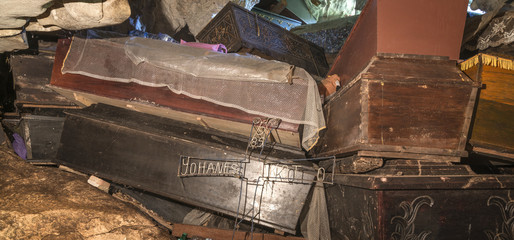 Sulawesi, Londa;  Die Grabhöhlen, im christlich geprägten Toraja Dorf  " Londa ".