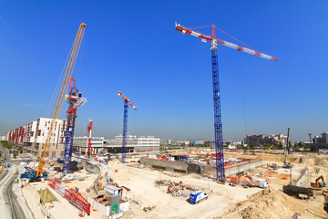 Fototapeta premium Duży plac budowy w La Defense w Paryżu, Francja, 10 kwietnia 2014 r