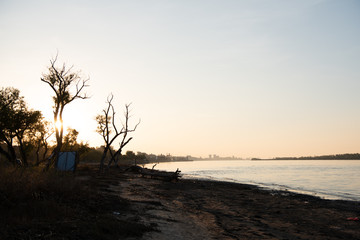 ATARDECER EN LA PLAYA